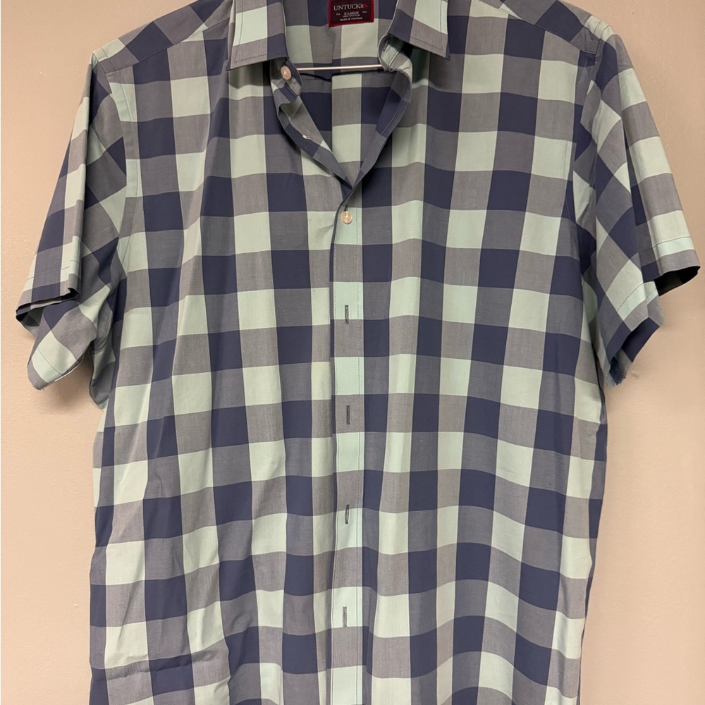 UNTUCKit Men's Short-Sleeve Button-Down Shirt in Light Blue and Navy Check XL